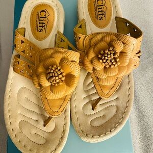 Cliffs by White Mountain Mustard Floral Sandals